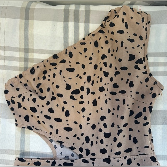 ONE SHOULDER DRESS DALMATIAN PRINT CUT OUT MIDI SHEIN - Picture 3 of 10
